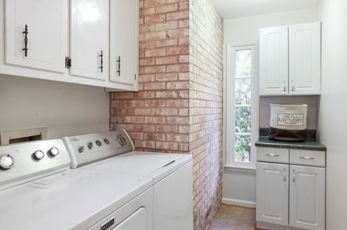 265 Brackenwood Cir, Atlanta GA exterior