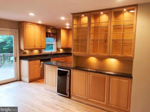 7109 Captains Cove Ct, Alexandria VA  22315-4219 exterior