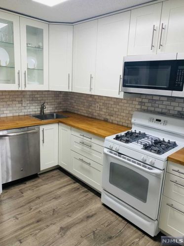 999 Boxwood Ct, Mahwah NJ  07430-2347 exterior