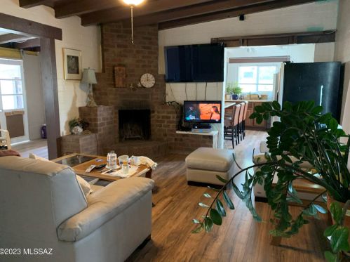 10700 Tanque Verde Rd, Tucson AZ 85749-9611 exterior