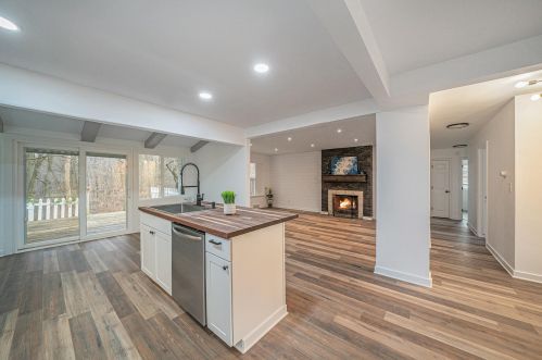 1650 Derbyshire St, Grand Rapids MI 49508-2524 exterior