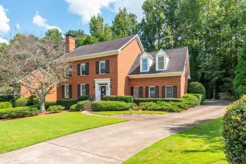 2075 Dunwoody Heritage Dr, Atlanta, GA 30350-5411