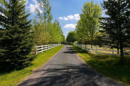 2692 Becker Rd, Maple Plain, MN 55359-9768