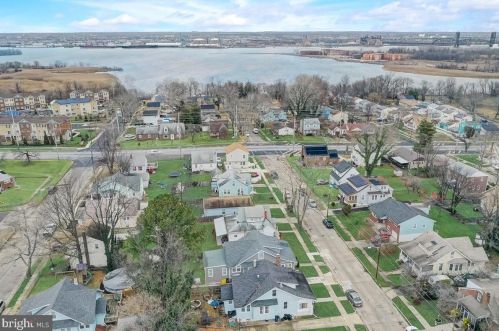 521 Riv Dr, Camden NJ 08110-2917 exterior