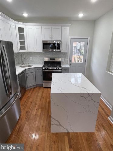 5818 Camac St, Philadelphia PA  19141-4123 exterior