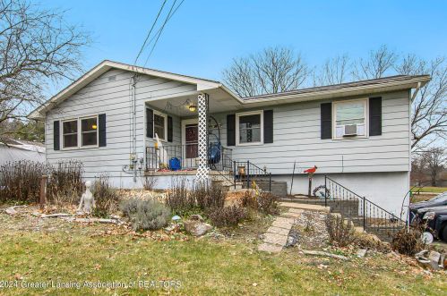 407 Herbison Dr, Dewitt, MI 48820-9683