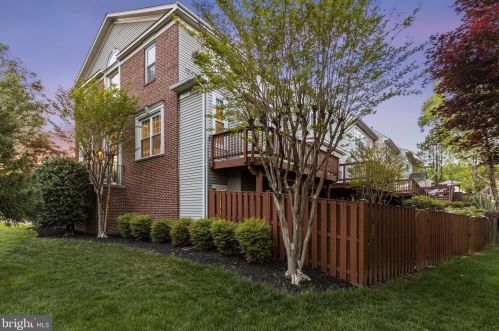 7433 Dunnington Pl, Alexandria VA  22315-5248 exterior