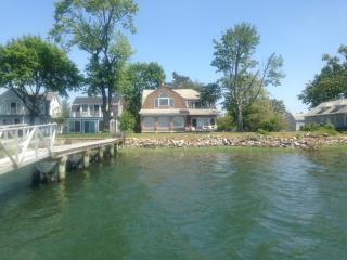 9 Gregory Ct, Norwalk, CT 06855-2609