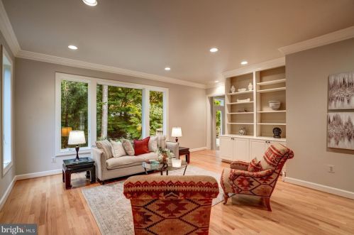 7621 Laurel Leaf Dr, Rockville MD 20854-1768 exterior