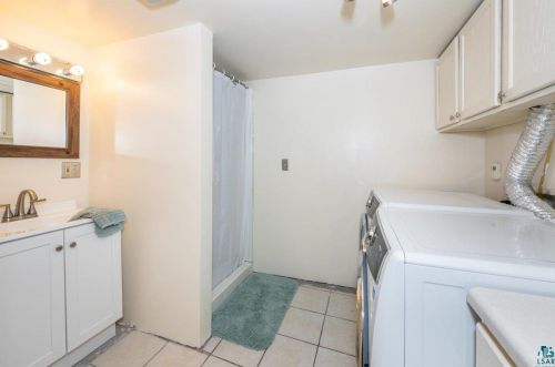 3205 Wellington St, Duluth MN 55806-1438 exterior