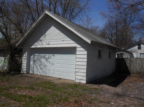 765 Larch Ave, Meskegon MI 49441-2319 exterior