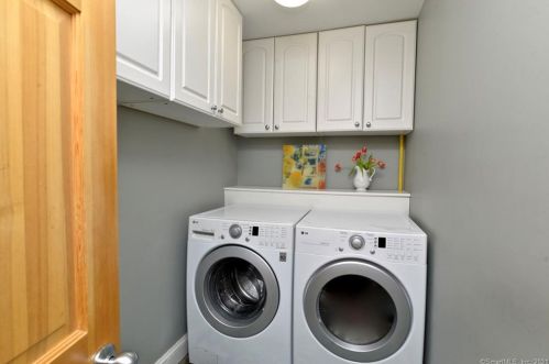 668 Ridgebury Rd, Ridgefield CT 06877-1117 exterior