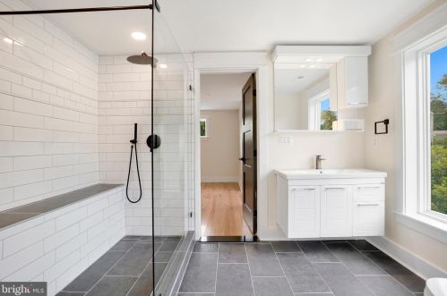 102 Ritchie Ave, Silver Spring MD  20910-5112 exterior