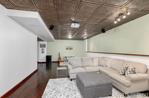 907 Wealthy St, Grand Rapids MI 49506-1515 exterior