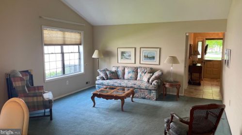 25 Fernwood Ct, Columbus NJ 08022-1027 exterior