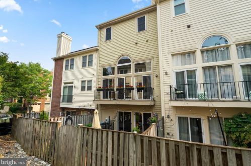 3803 Courtland Cir, Alexandria VA 22305-2061 exterior