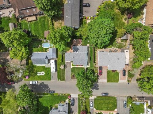 33 Hazard Ave, Huntington Station NY 11746-3726 exterior