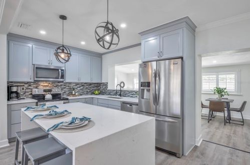 3912 Bay View Ave, Tampa FL  33611-1234 exterior