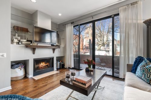 2820 Greenview Ave, Chicago, IL 60657-4007