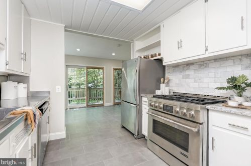 3912 Blackthorn St, Bethesda MD 20815-5056 exterior