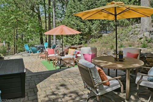 391 Shr Trl, Sparta NJ 07871-1403 exterior