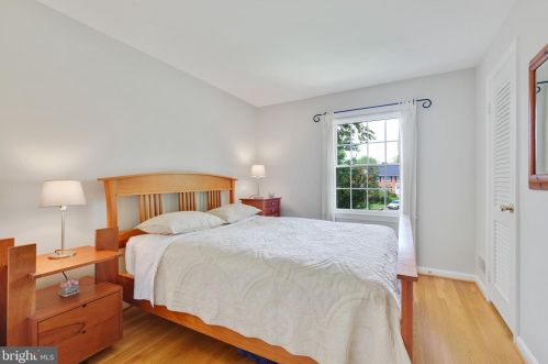 11601 Magruder Ln, Rockville MD 20852-4369 exterior