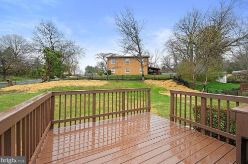 10700 Huntwood Dr, Silver Spring MD  20901-1524 exterior