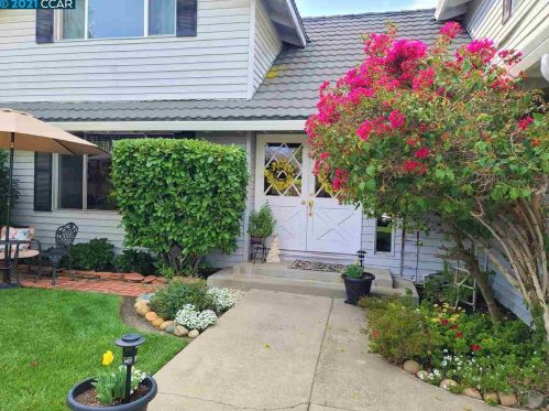 8 Skander Ct, Concord, CA 94523-1727