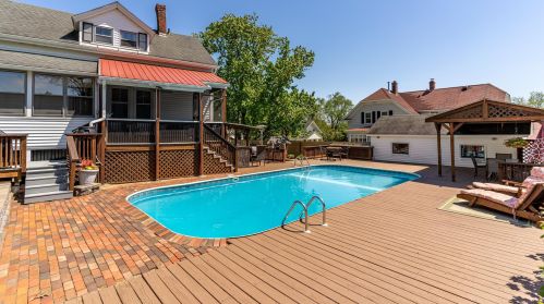 45 Oak St, Dover NH 03820-2845 exterior