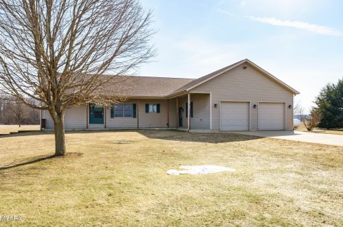 8242 E Ave, Kalamazoo MI 49048-9622 exterior