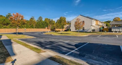 2875 Deerwood Dr, Atlanta GA 30331-5506 exterior