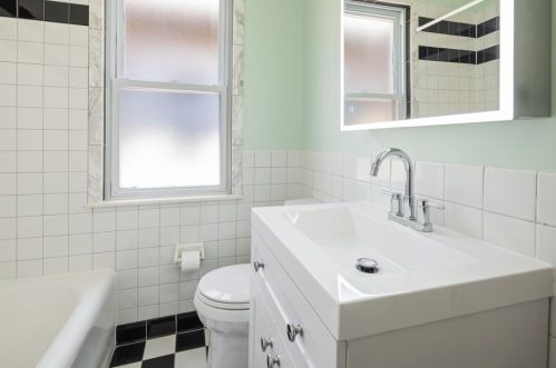 4560 Mcvicker Ave, Chicago IL  60630-3122 exterior