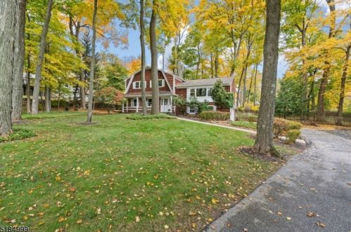 14 Stonehedge Ter, Sparta, NJ 07871-1309