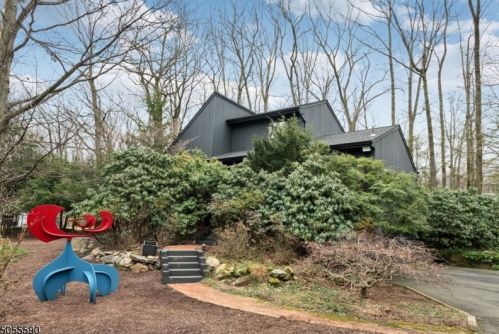 687 Rifle Camp Rd, West Paterson, NJ 07424-3104