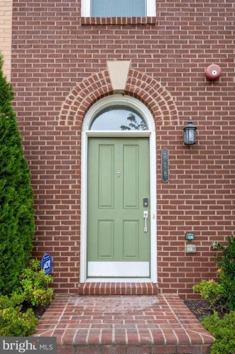 718 Bluemont Ave, Alexandria, VA 22301