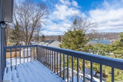 438 Shore Trl, Sparta NJ  07871-1427 exterior