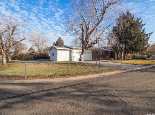 455 Cascade St, Sandy, UT 84070-2966