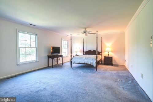 9400 Fox Hollow Dr, Rockville MD 20854-2083 exterior