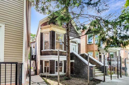 8740 Escanaba Ave, Chicago IL  60617-3115 exterior