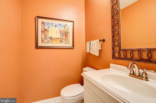 9400 Fox Hollow Dr, Rockville MD 20854-2083 exterior