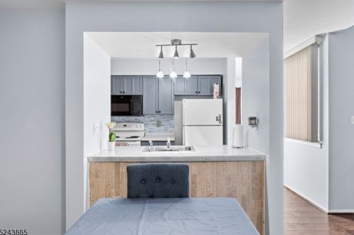 684 Irvington Ave, Maplewood NJ 07040-1623 exterior