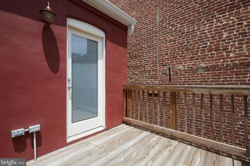 221 E St, Washington DC  20002-7700 exterior