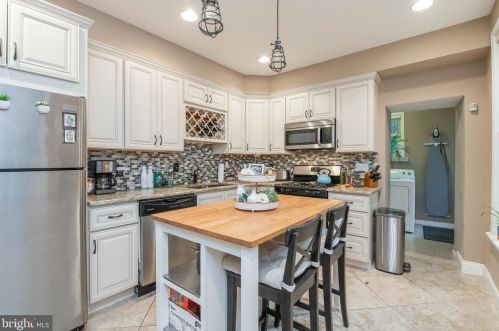 337 Leverington Ave, Philadelphia PA  19128-4738 exterior