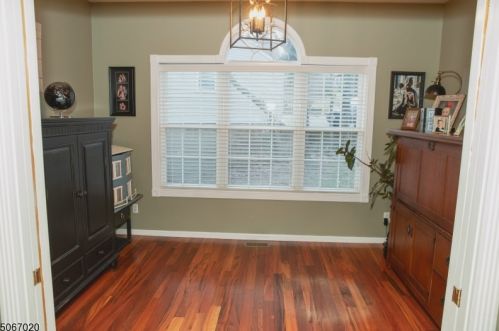 16 Chestnut Hill Dr, Parsippany NJ 07834-2005 exterior