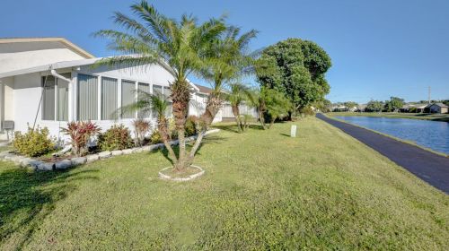 5136 Mirror Lk Blvd, Boynton Beach FL 33472-1211 exterior