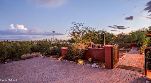 6101 Camino De Santa Valera, Tucson AZ  85718-3722 exterior