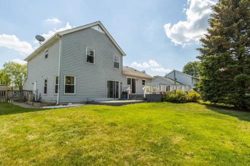 1024 Whitehall Way, Bull Valley IL 60014-1809 exterior