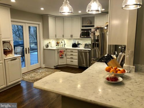 1070 Carper St, Mc Lean, VA 22101-2108