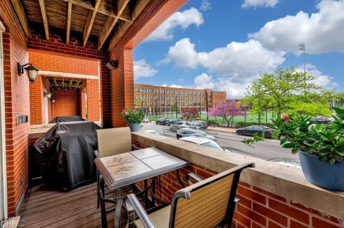 1656 Augusta Blvd, Chicago, IL 60622-3806