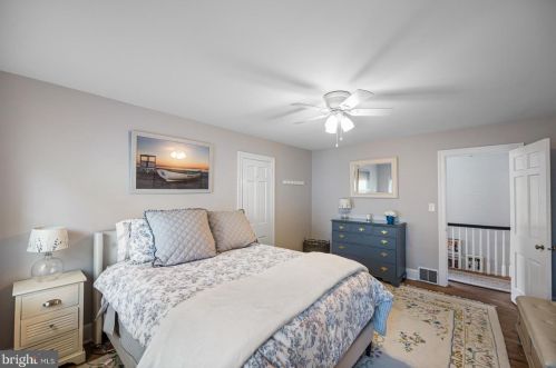 5 Lexington Ave, Pittsburgh PA 15215-3218 exterior